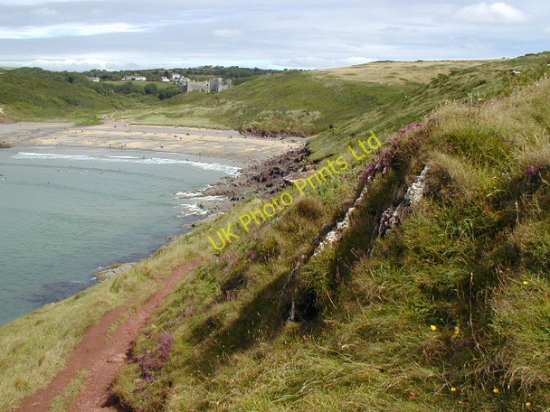 Photo 6"x4" Manorbier Bay and castle Jameston\/SS0598 c2002