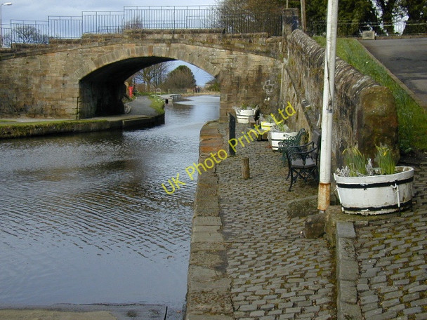 Photo 6"x4" Linlithgow canal basin bridge Linlithgow c2006
