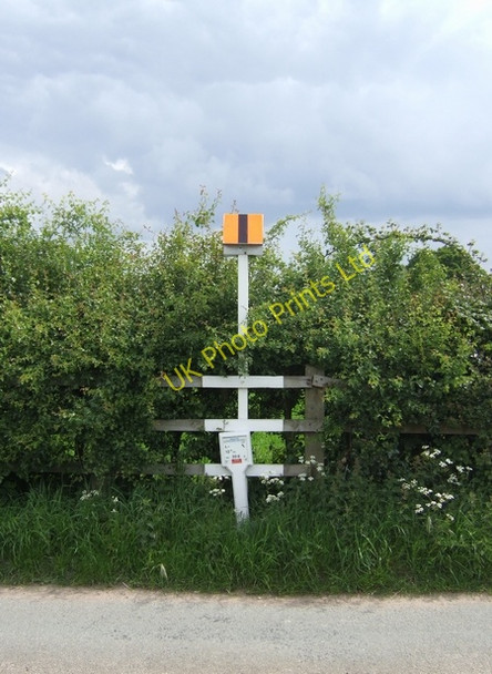 Photo 6"x4" Oil Pipeline Marker High Onn c2007