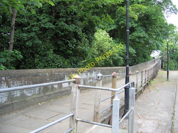 Photo 6"x4" Chester City Walls from City Walls Road Chester c2007