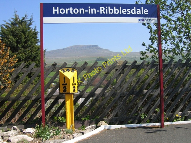 Photo 6"x4" Station Signs at Horton in Ribblesdale Horton in Ribblesdale c2007