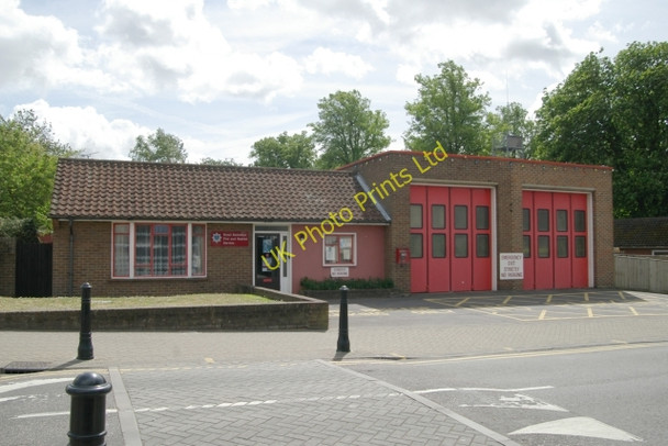 Photo 6"x4" Crowthorne Fire Station Crowthorne c2007