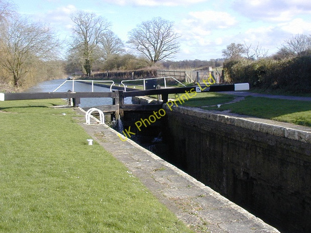 Photo 6"x4" Kennet and Avon Canal at Wootton Rivers Cuckoo's Knob c2004