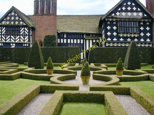 Photo 6"x4" Little Moreton Hall garden Scholar Green c2004
