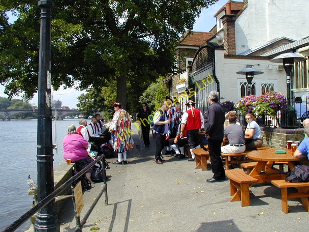Photo 6"x4" Strand on the Green Brentford c2002 P2
