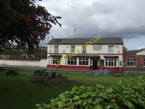 Photo 6"x4" Railway Tavern Darlaston c2007