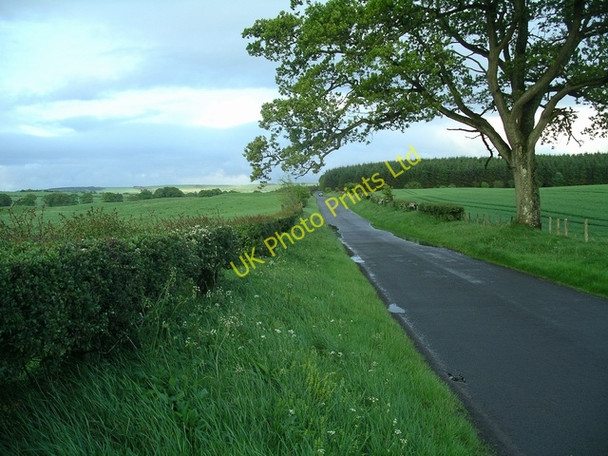 Photo 6"x4" Passing showers Templand\/NY0886 c2007