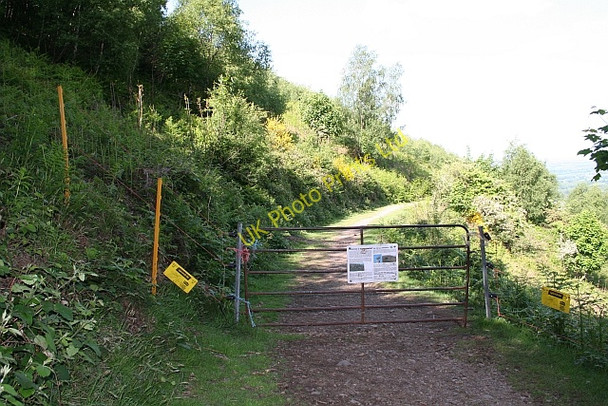 Photo 6"x4" Temporary Ironic Gate, Malvern Hills Brand Green\/SO7641 c2007
