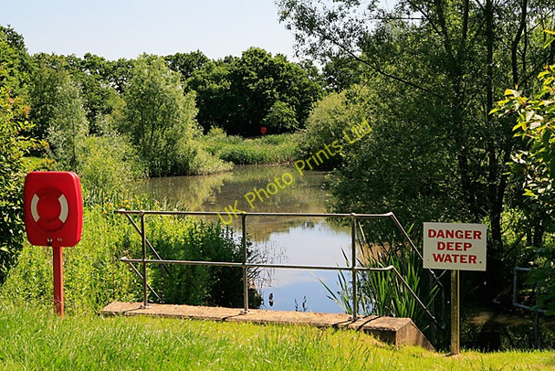 Photo 6"x4" Pond next to Whiteley Way Lee Ground c2007