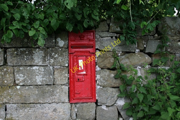 Photo 6"x4" Victorian Postbox at Dacre. Dacre\/SE1960 c2007