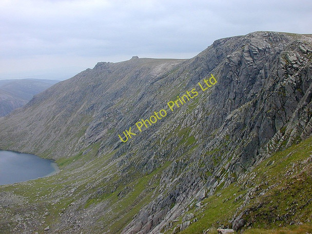 Photo 6"x4" The northern cliffs of A' Chioch South Top c2001