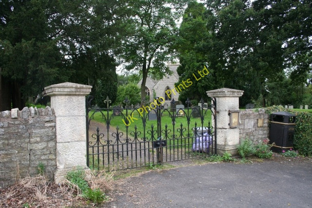 Photo 6"x4" Norton Churchyard Coronation Gates Hatfield\/SO8750 c2007