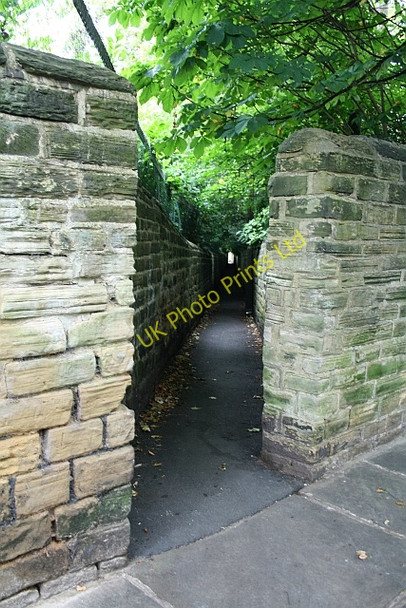 Photo 6"x4" Snicket in Headingley. Leeds\/SE3034 c2007