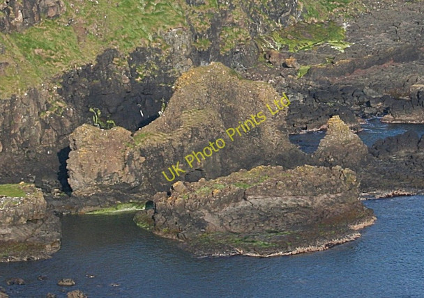Photo 6"x4" The Camel's Back Portballintrae c2007