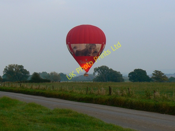 Photo 6"x4" Hot air balloon, Hook, Wiltshire (1) Wootton Bassett c2007