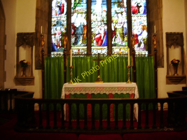 Photo 6"x4" St Mary's Church, Ruabon, Altar Ruabon\/Rhiwabon c2007