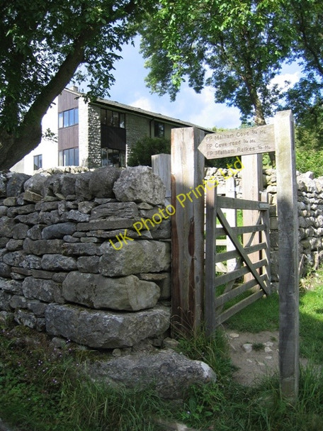 Photo 6"x4" This way to Malham Cove Malham\/SD9062 c2007