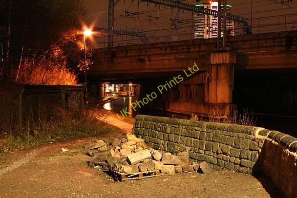 Photo 6"x4" Railway Passes above Canal at Leeds Leeds\/SE3034 c2007