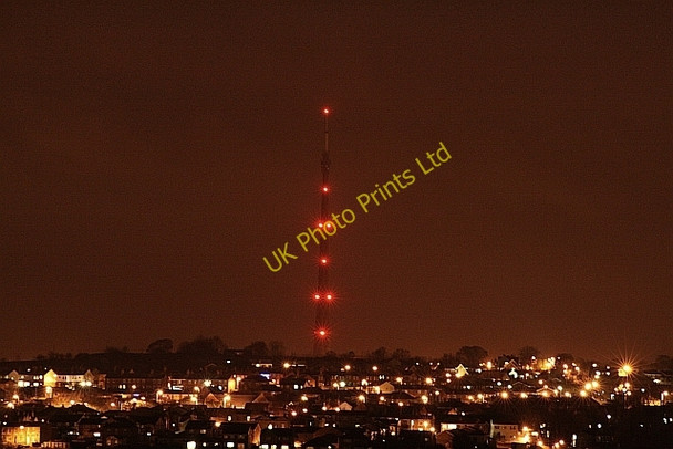 Photo 6"x4" Emley Moor mast at night Moor Head\/SE2212 c2007