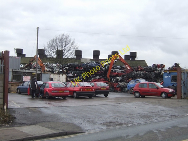 Photo 6"x4" Piled high in the scrapyard Willenhall\/SO9698 c2007