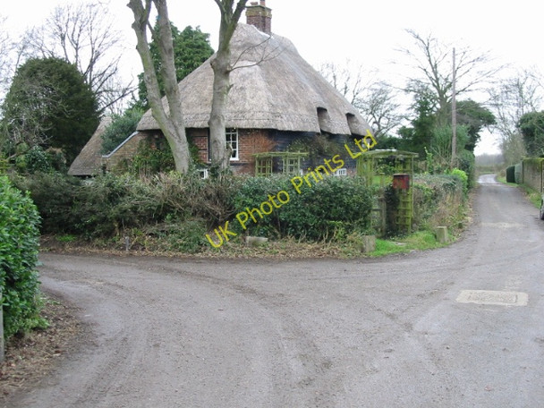 Photo 6"x4" Thatched cottage on The Street \/  Pond Lane Womenswold c2007