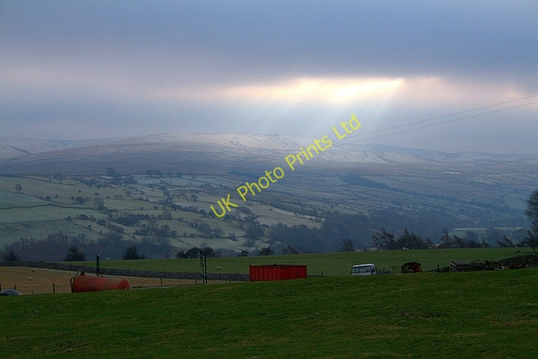Photo 6"x4" Ray of Sun over Coverdale Carlton\/SE0684 c2007
