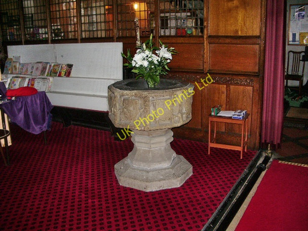 Photo 6"x4" St James Church, Church, Font Church c2008