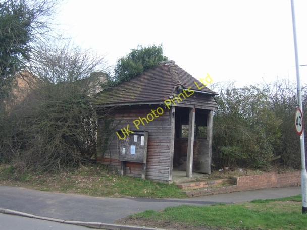 Photo 6"x4" Leaning bus shelter Shareshill c2008