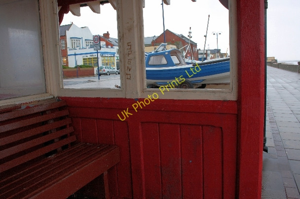 Photo 6"x4" A Shelter on the Esplanade Redcar\/NZ6124 c2008