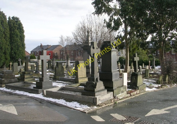 Photo 6"x4" Holy Trinity Churchyard - Church Street Ossett c2008