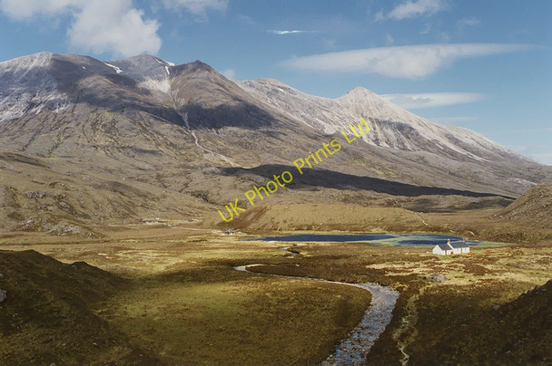 Photo 6"x4" The Ling Hut Lochan an Iasgair c1994