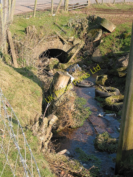 Photo 6"x4" Two tyres, a wheel and a barrel Green Bottom\/SO6715 c2008