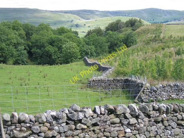 Photo 6"x4" Zig-zag wall near Old Accraplatts Kirkby Malham c2007