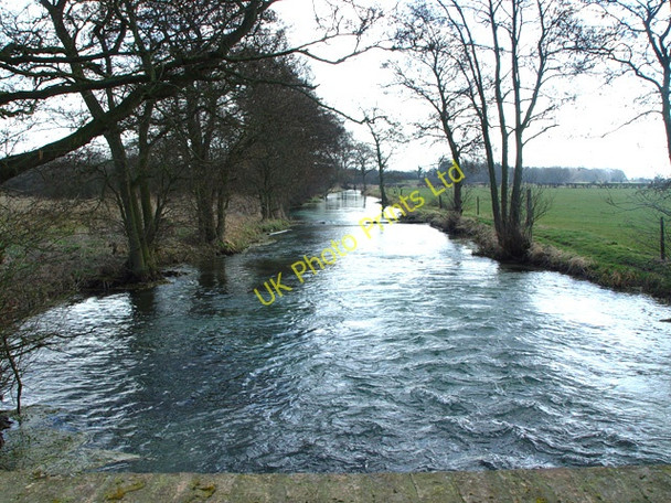 Photo 6"x4" Lowthorpe Beck - Downstream Harpham c2008