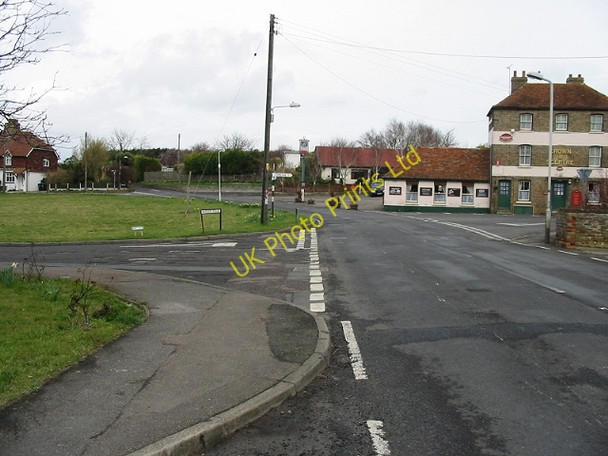 Photo 6"x4" The Crown And Sceptre, Acol Acol c2008