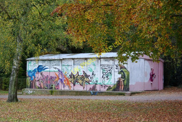 Photo 6"x4" A much graffitied shed in War Memorial Park Coventry c2007