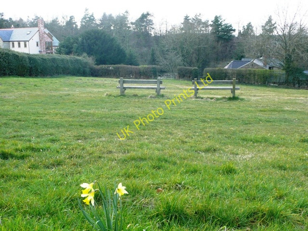 Photo 6"x4" His and hers benches Hillersland c2008