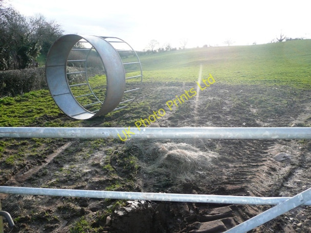 Photo 6"x4" Upturned feeding bin Coleford\/SO5710 c2008