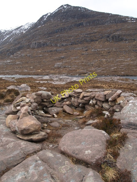 Photo 6"x4" Stone windbreak above Loch Eadar dha Bheinne Loch a' Chlaiginn c2008