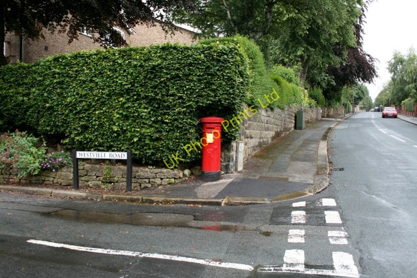 Photo 6"x4" Victorian Postbox in Ilkley. Ilkley c2007 P1