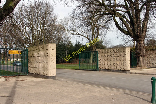 Photo 6"x4" Gateway to East Park, Hull Summergangs c2008