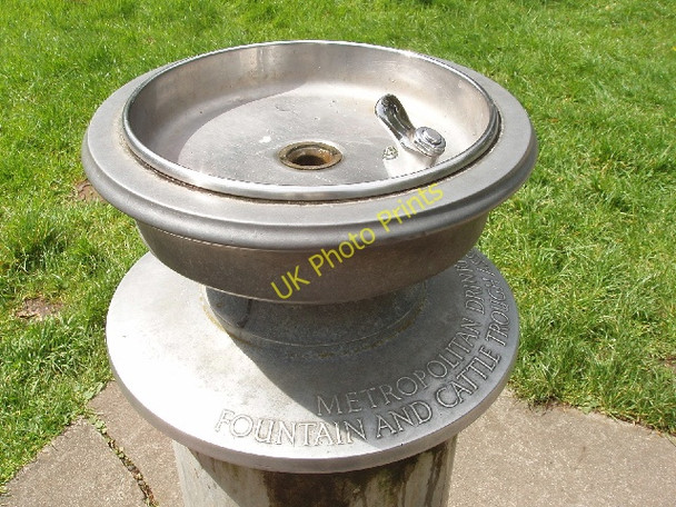 Photo 6"x4" Drinking fountain, Kew Gardens Brentford c2008