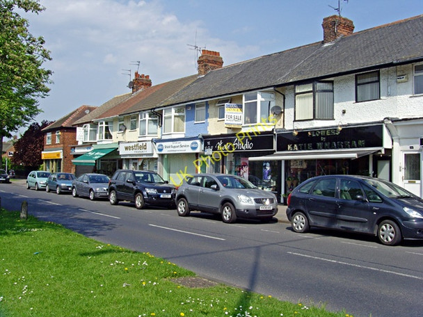 Photo 6"x4" Anlaby High Road shops, Hull Hessle\/TA0326 c2008
