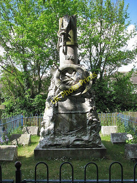 Photo 6"x4" The Caister Lifeboat Disaster Memorial Caister-on-Sea c2008