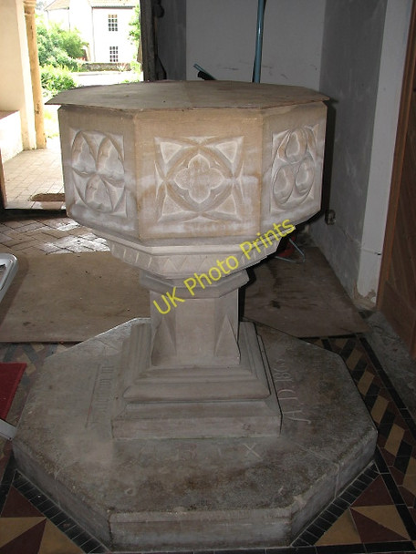 Photo 6"x4" St Andrew's church - baptismal font Attlebridge c2007