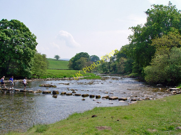 Photo 6"x4" Stepping out across the Wharfe Hebden c2008