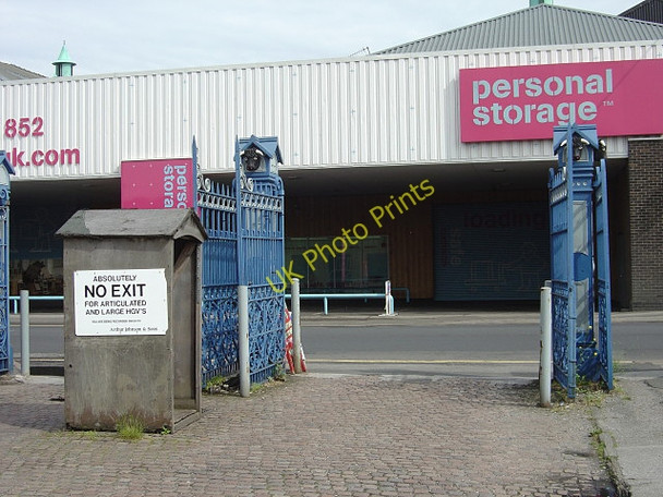Photo 6"x4" Cattle Market gates West Bridgford c2008