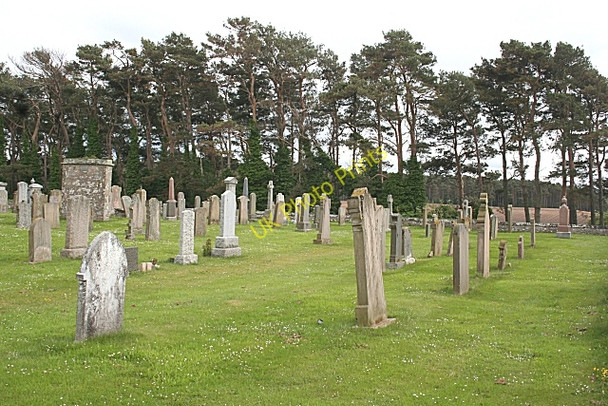 Photo 6"x4" Urquhart Kirkyard Urquhart\/NJ2862 c2008