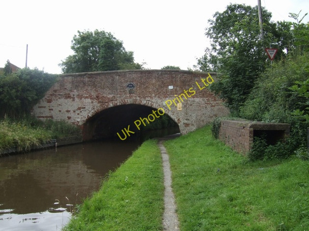 Photo 6"x4" Bridge 71, Staffs & Worcs Canal Brinsford c2007