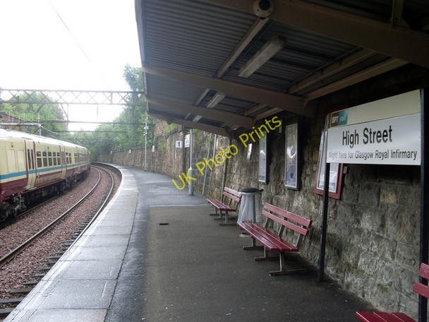 Photo 6"x4" Westbound platform at High Street station Glasgow c2008